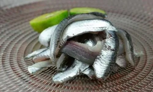 dry small fish dry small fish